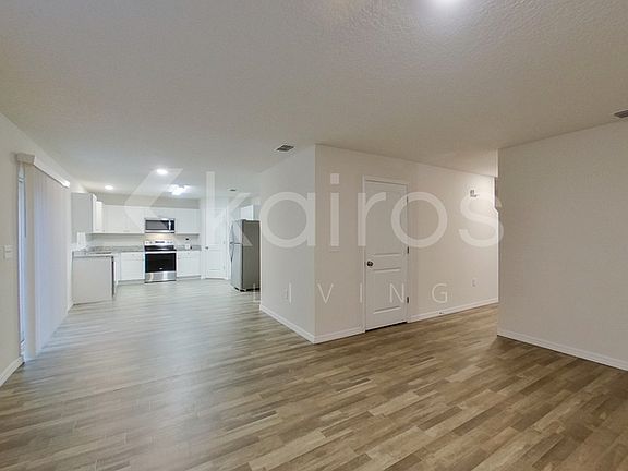 4th image of 652 E Vercelli Ln