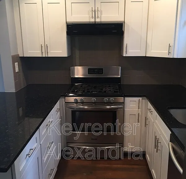 1610 Kenwood Ave — Photo 6