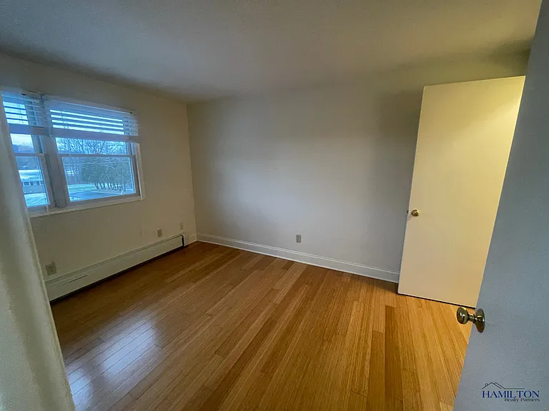 2024-2032 Spring St — Photo 7