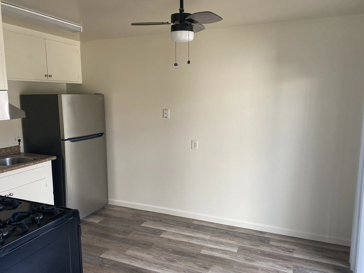 2 bed, 1.5 bath, 950 sqft, $2,190 — Photo 2