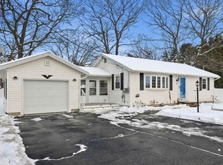 8 Crest Dr, Somersworth, NH 03878