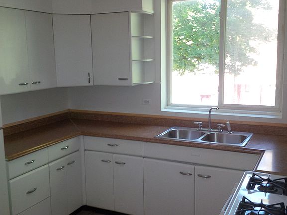 4th image of 3549 N Seeley Ave #1