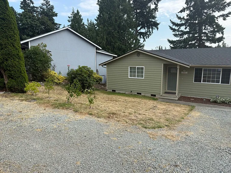 1871 Lake Dr — Photo 2