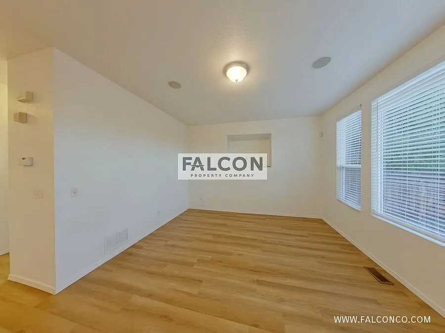 Delightful Home in Stetson Hills! — Photo 2