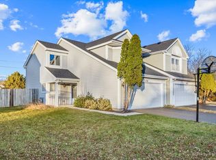 1430 N Pembroke Dr, South Elgin, IL 60177