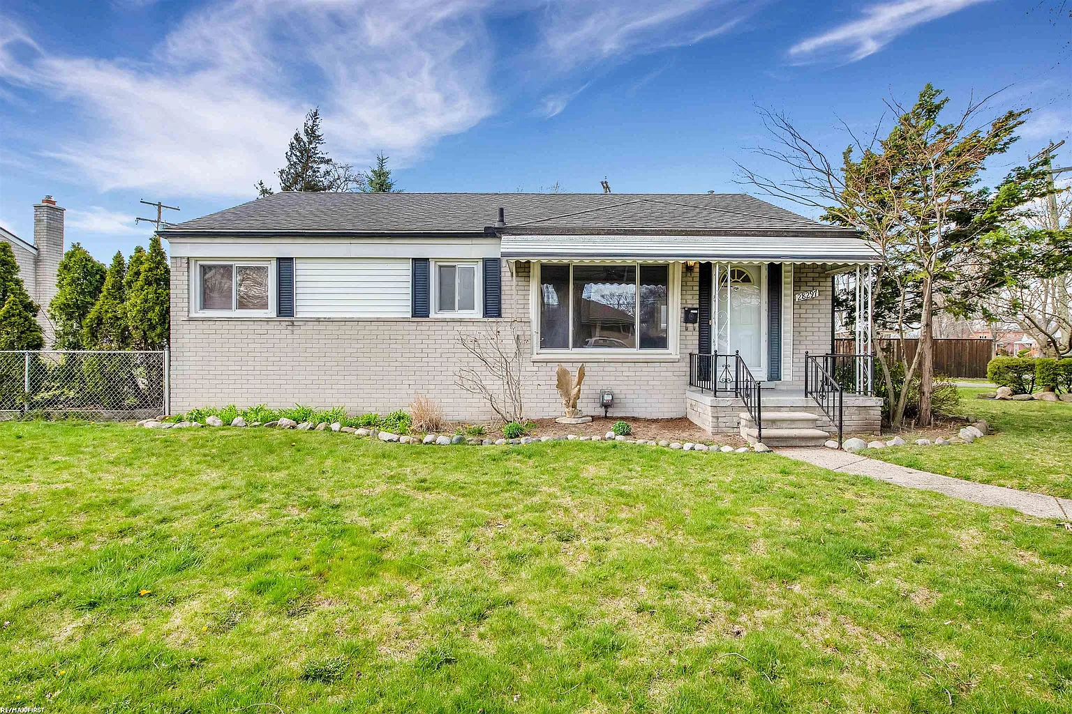 28297 Edward Ave photo 1