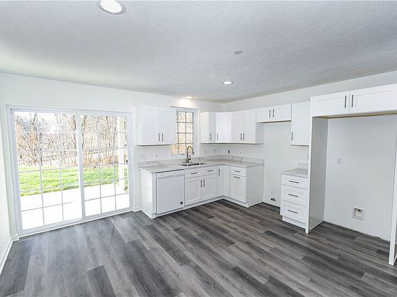 4th image of 106 Maiden Ln