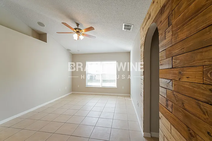 5121 Teather St — Photo 11