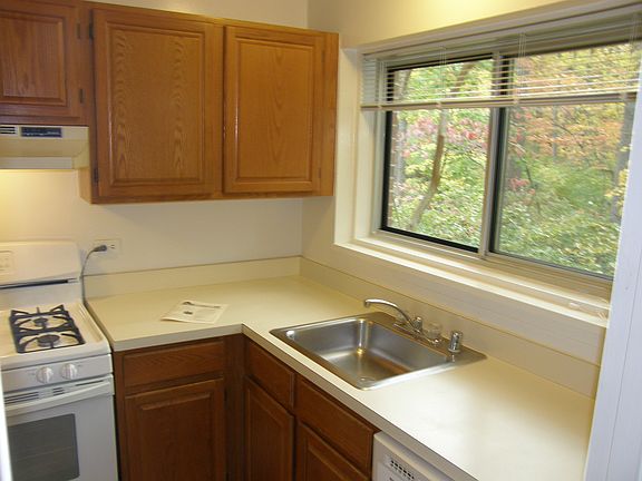 5th image of 10619 Weymouth St #10619