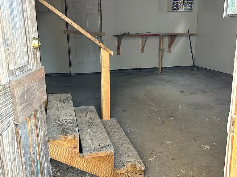 122 W Florence Ave — Photo 16