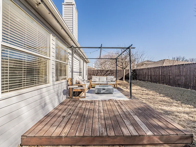 2304 Hickory Ct — Photo 11