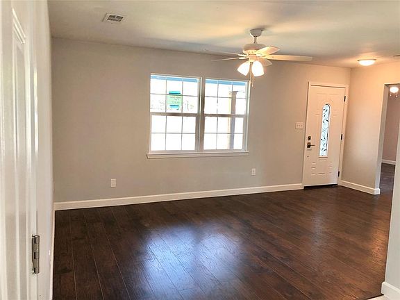3rd image of 2602 Brady Ln