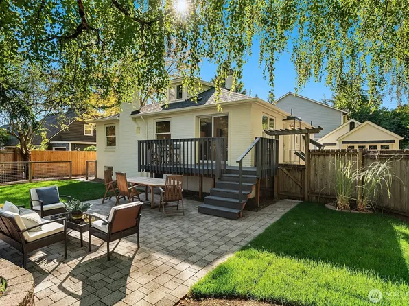 8015 42nd Avenue NE, Seattle, WA 98115