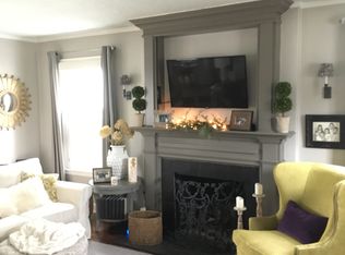 60 Atteridge Rd, Lake Forest, IL 60045