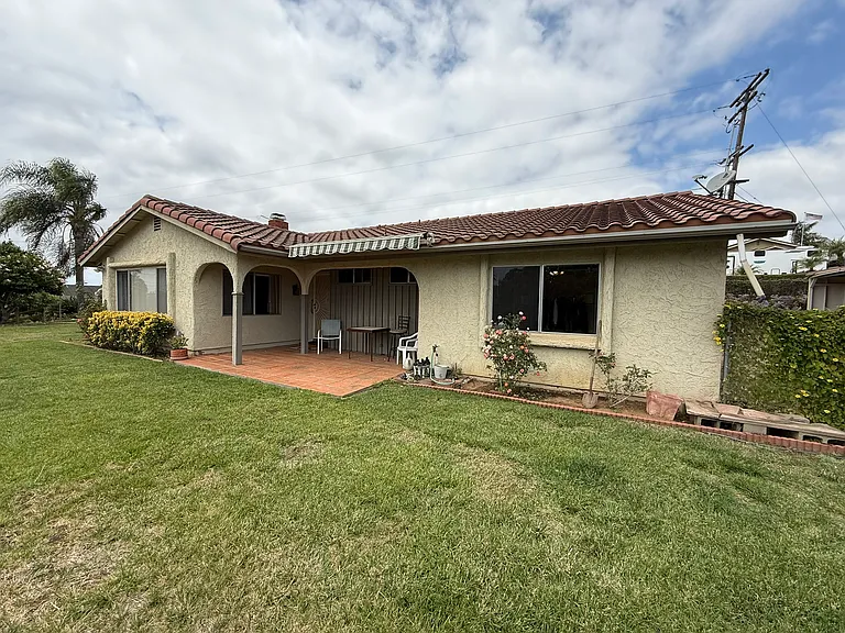 654 McGavran Dr — Photo 2
