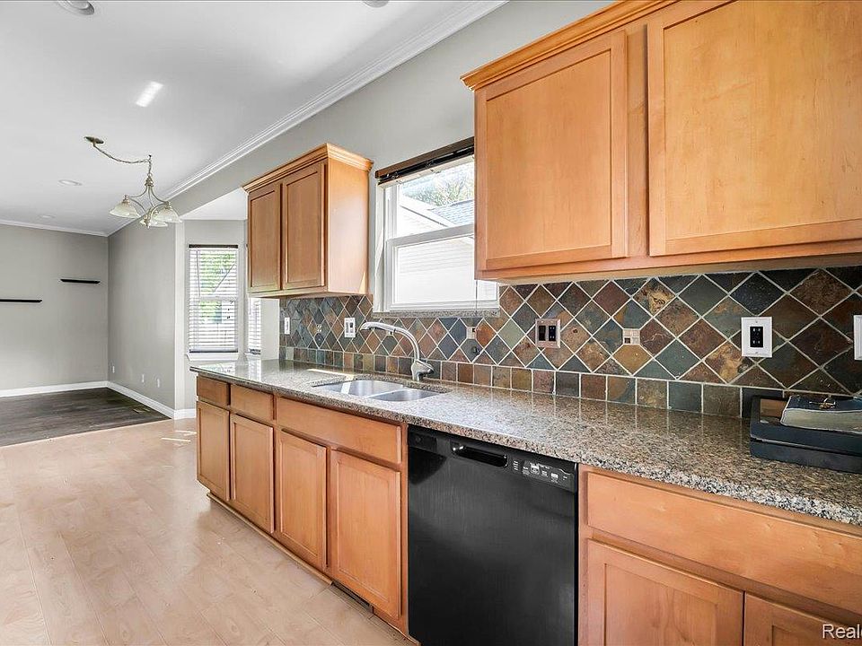 9399 Oakdale St, photo 9