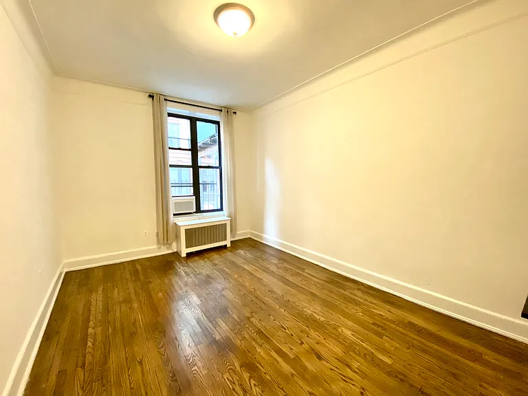51 7th Ave S #1F — Photo 2