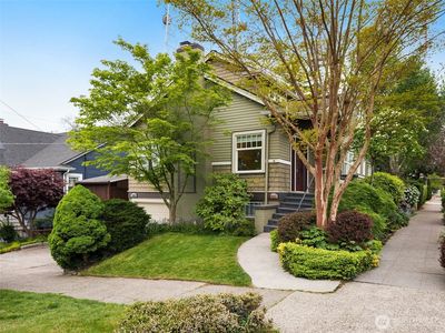 1423 Nob Hill Avenue N, Seattle, WA, 98109