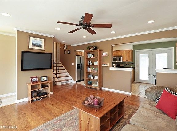 4th image of 301 Bridgewood Dr