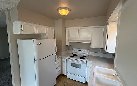 4th image of 2255 N Meridian Ave APT 205