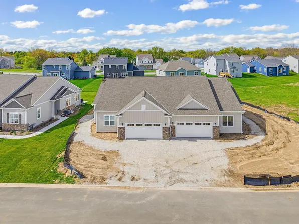 855 Stirling DRIVE Bldg 21, 41, Oconomowoc, WI 53066
