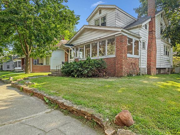 3rd image of 609 N Alameda Dr
