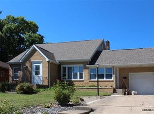 1267 Blackhawk Dr, Dubuque, IA 52003