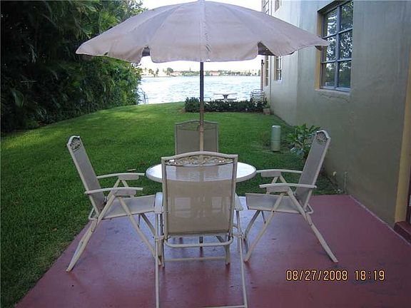 4th image of 445 NE 195th St APT 123