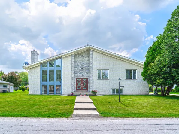 921 Cassie Dr, Joliet, IL 60435