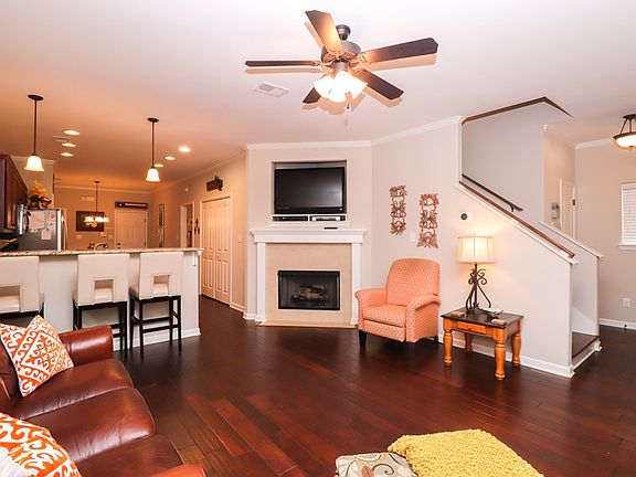 3rd image of 306 Daniella Ln