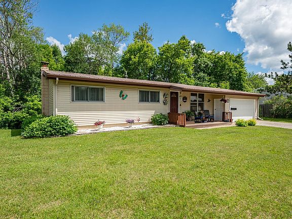 3rd image of 715 Allen Dr