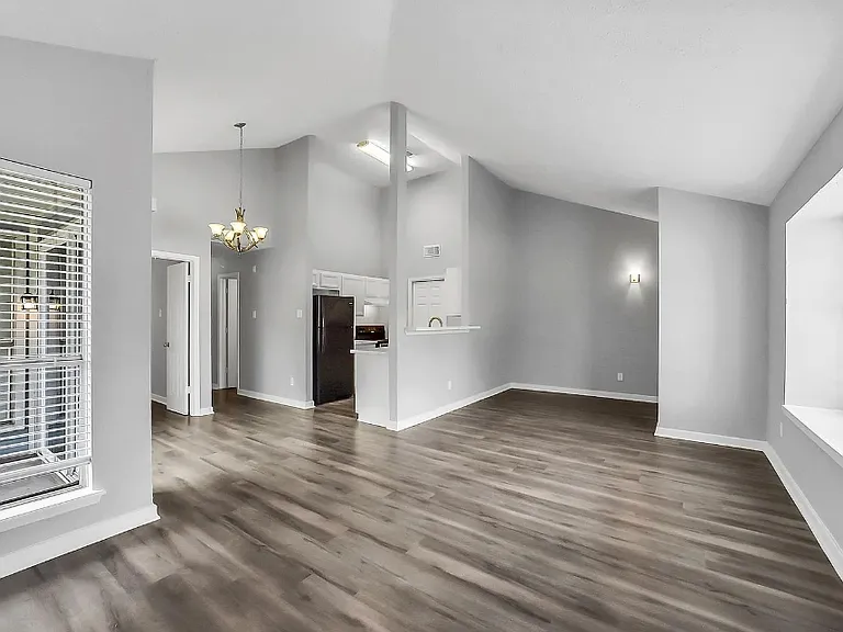 11012 Crenchrus Ct — Photo 8