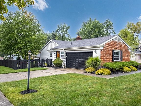 3rd image of 8064 Thornhurst Dr