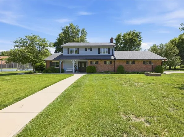 308 Canary Ln, Iola, KS 66749