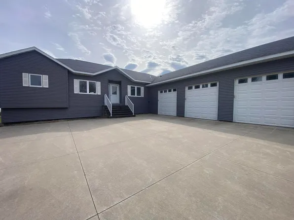 W8525 White Crow Rd, Fort Atkinson, WI 53538