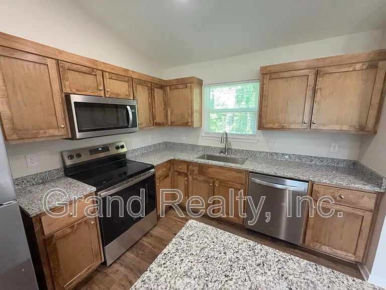 4208 Eleanor St — Photo 6