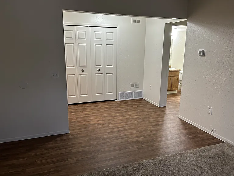 Huntington Place Apartments — Photo 30