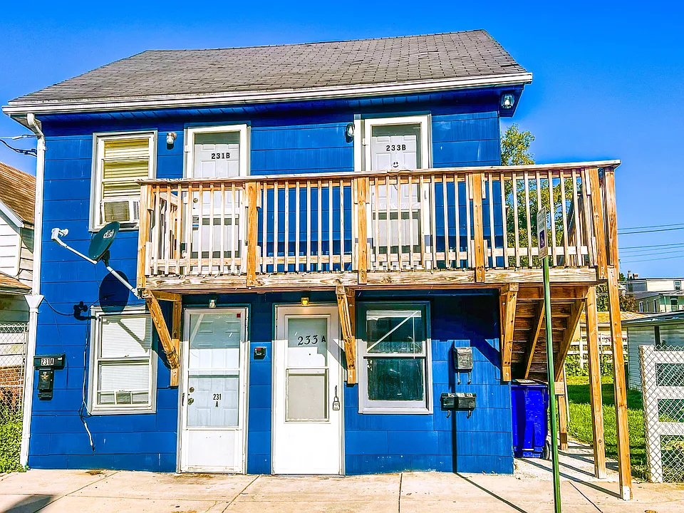 231 Alexander St #1F