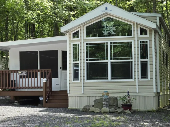 136 Big Bass Dr, Milford, PA 18337