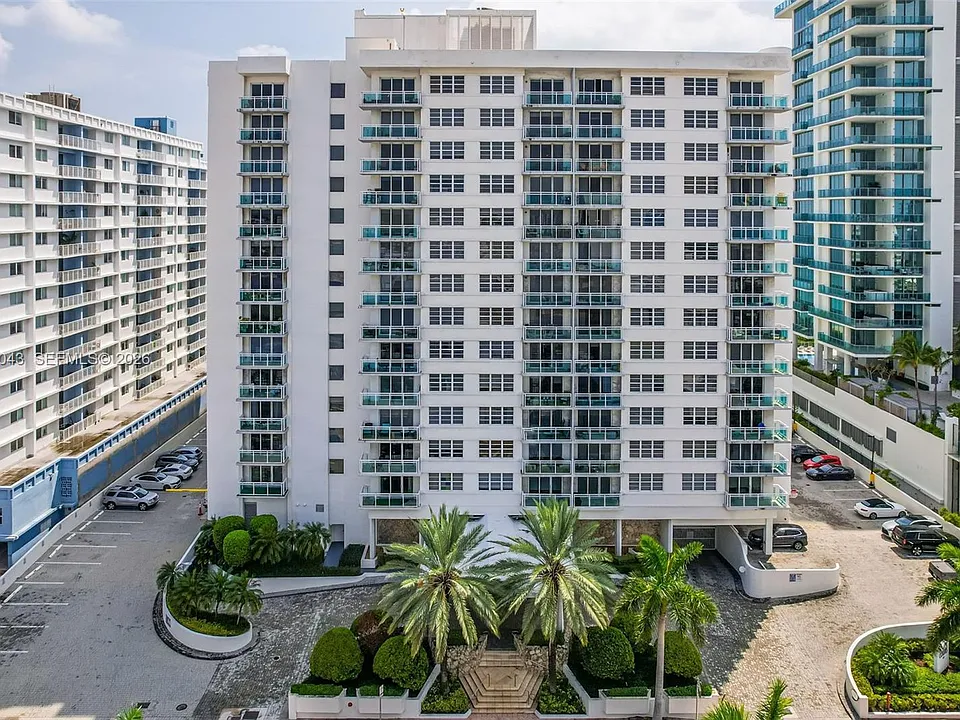 6917 Collins Ave #706
