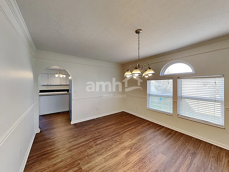 125 Simsbury Ct — Photo 6