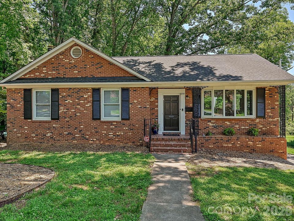 1st image of 6947 Woodstock Dr