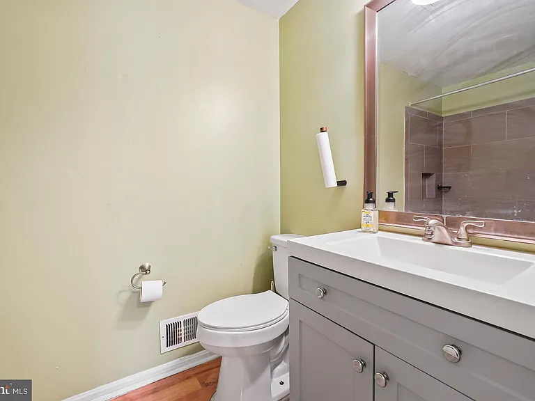 15957 Alameda Dr — Photo 22