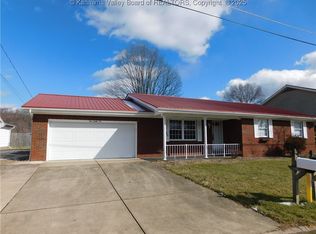 195 Seneca Cir, Winfield, WV 25213