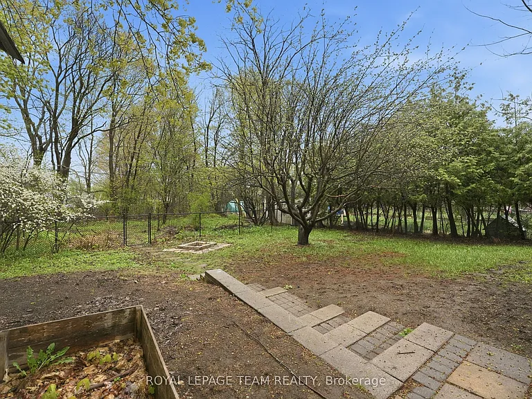 49 Crownhill St — Photo 34