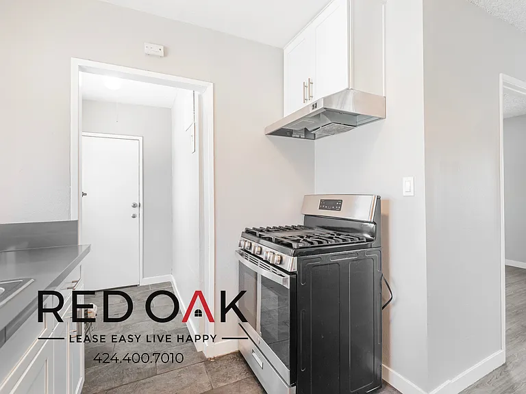 1182 E 52nd St #1184-1/2 — Photo 8