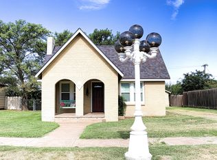 1011 Travis St, Plainview, TX 79072