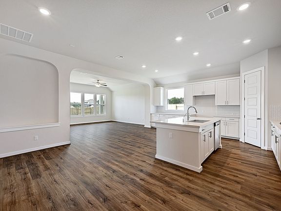 3rd image of 103 Big Pine Creek Ln