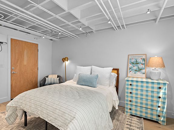4th image of 1228 Euclid St APT 11