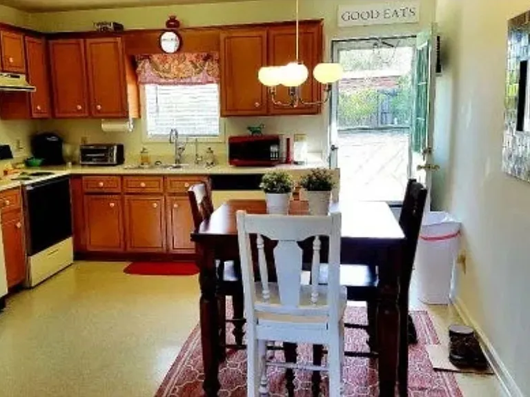 146 Westwinds Dr — Photo 2